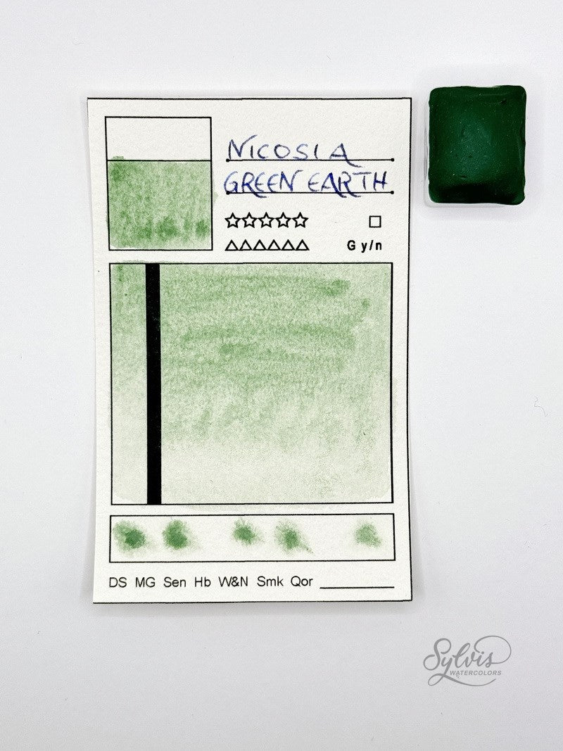 kleine Farbkarte Green Earth Nicosia mit halbem Näpfchen – handgemachte Aquarellfarbe auf Aquarellpapier, höchste Lichtechtheit