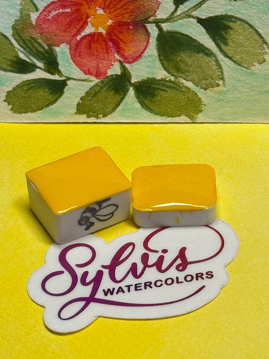 Handgemachte Aquarellfarbe Hansa Yellow im halben und viertel Näpfchen – Künstlerqualität aus dem Hochsauerland