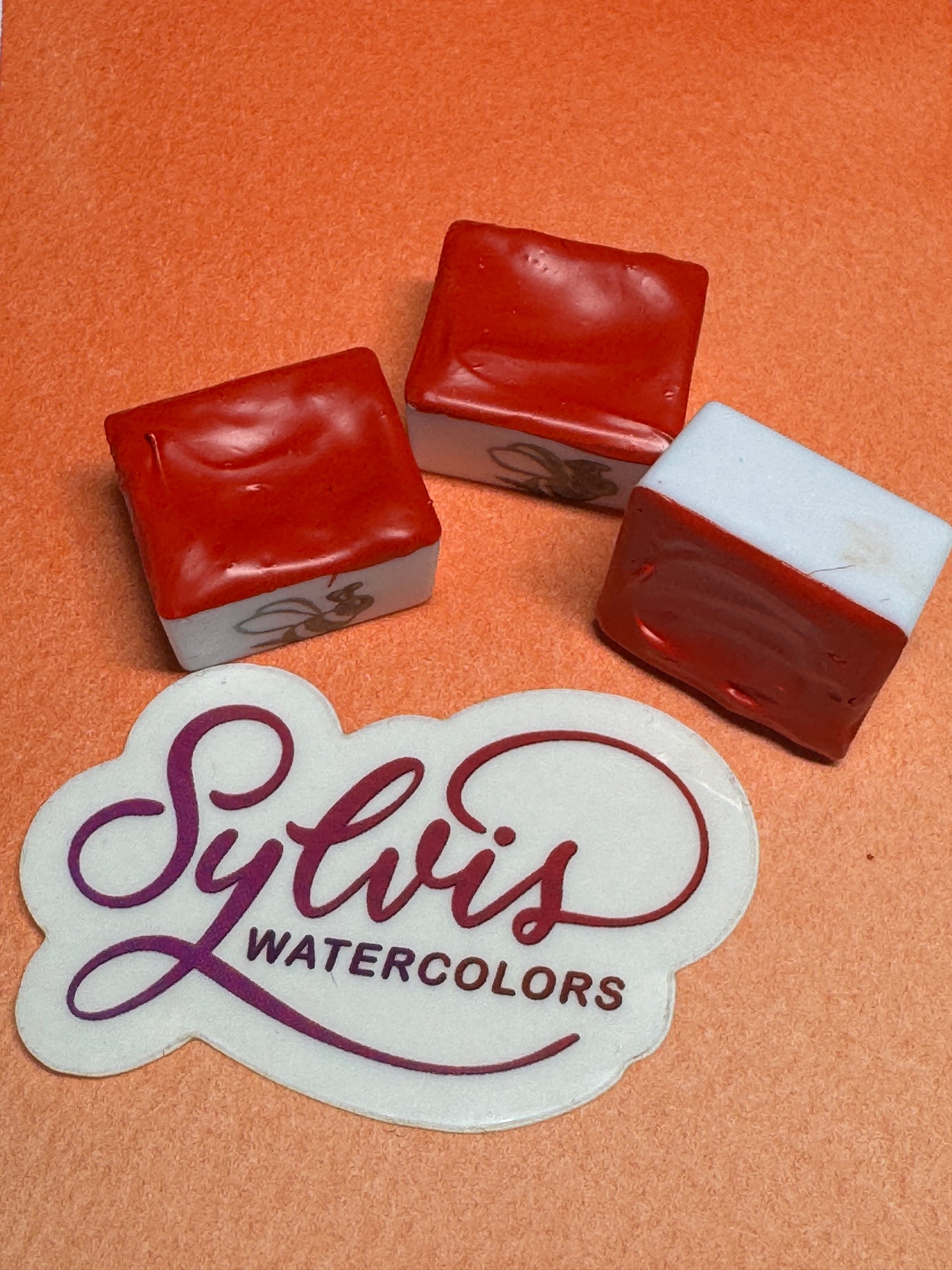 Handgemachte Aquarellfarbe Orange im halben Näpfchen – Künstlerqualität aus dem Hochsauerland