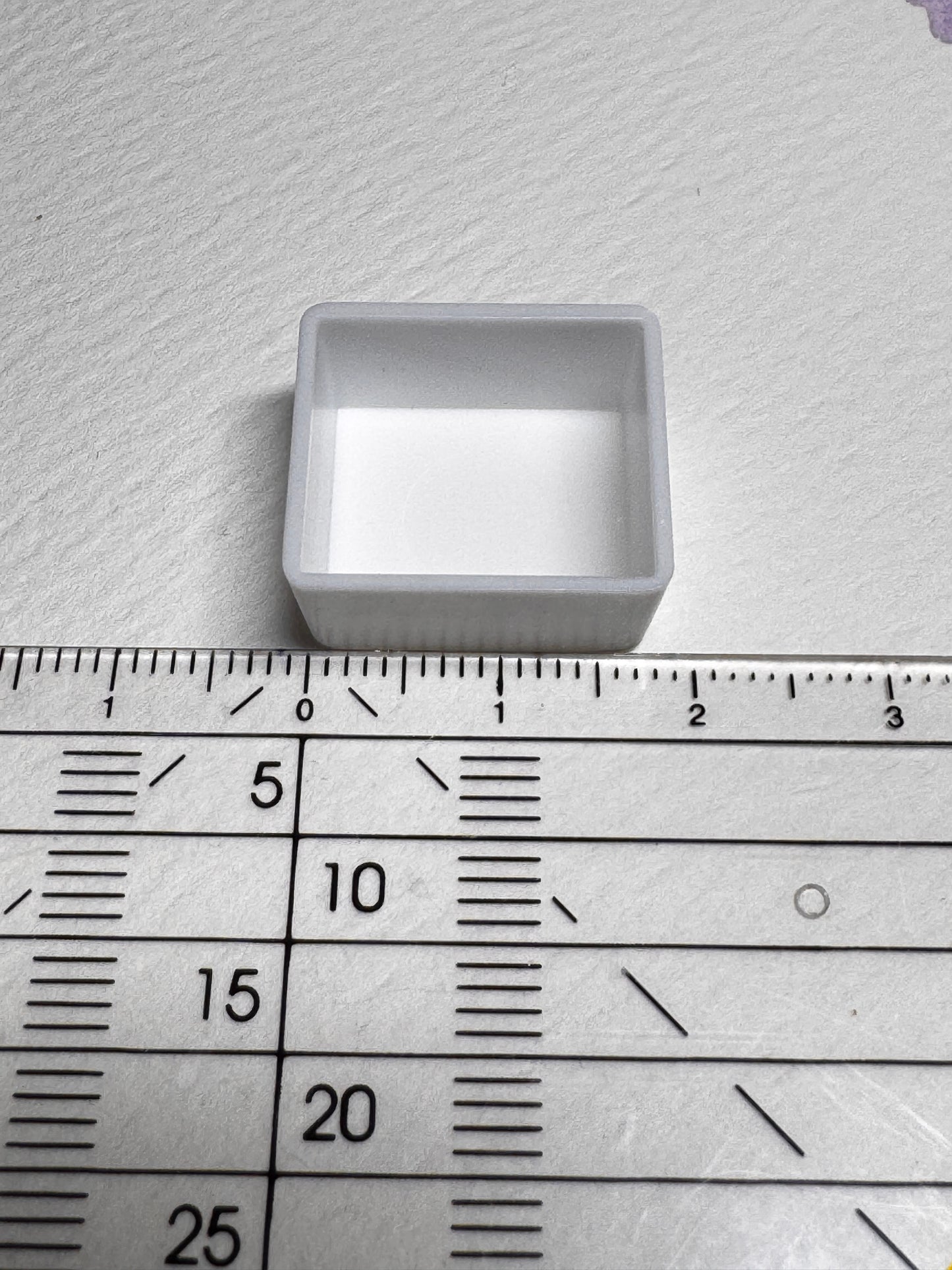 Halbe Näpfchen Kunststoff