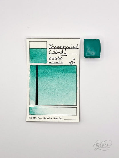 kleine Farbkarte Peppermint Candy mit halbem Näpfchen – handgemachte Aquarellfarbe auf Aquarellpapier, höchste Lichtechtheit