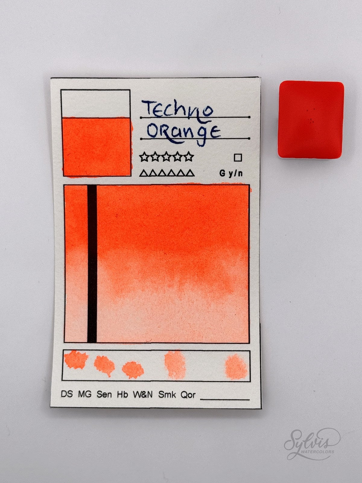 kleine Farbkarte Techno Orange mit halbem Näpfchen – handgemachte Aquarellfarbe auf Aquarellpapier, Neon, UV-aktiv